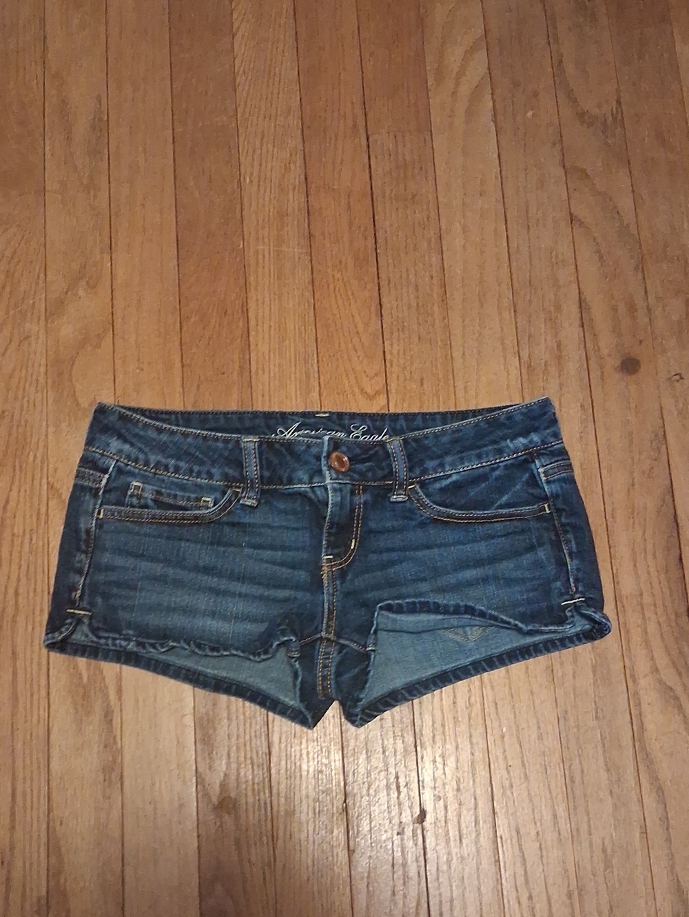American Eagle Outfitters Blue Denim Low-Rise Jean Shorts womens 2 short shorts